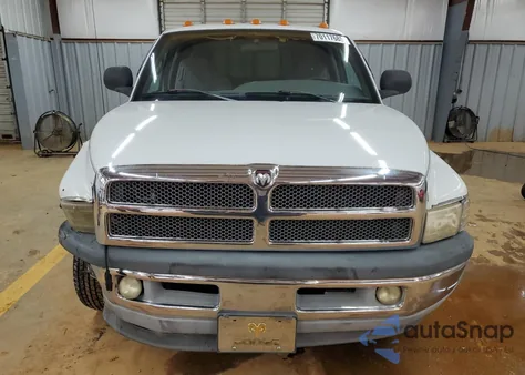 1999 Dodge Ram 3500 z USA, uszkodzony, nr VIN 1B7MC3367XJ559303